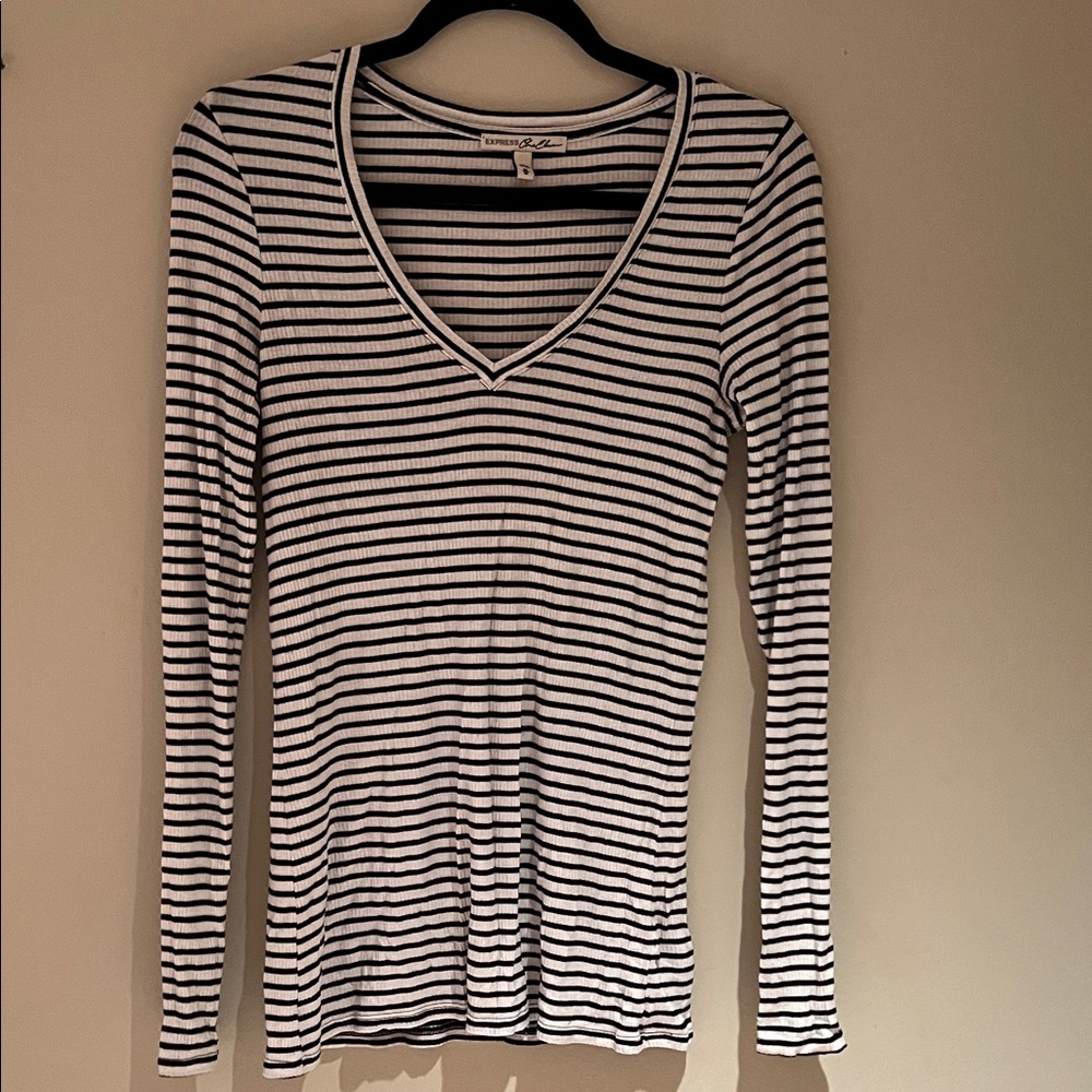 Express Black and White Striped V-Neck Long Sleeve Tee